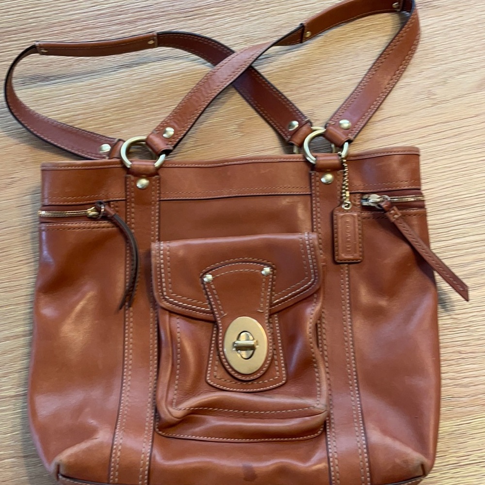 Cute Coach Tote Perfect for Spring
